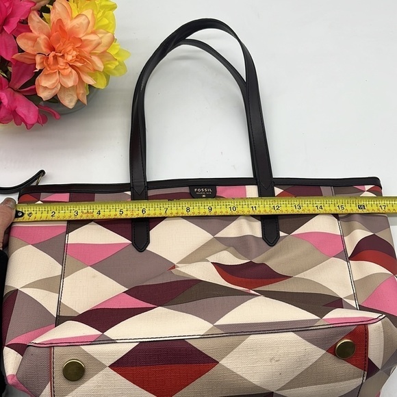 Fossil Geometric Patterned Plastic Coated Tote Bag. MCB4528C - Picture 7 of 16